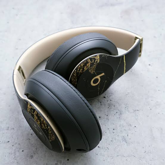 JBL Beats Studio 3 Wireless Headphones-Noise Cancelling Light weight headphones with active premium noise cancellation technology
