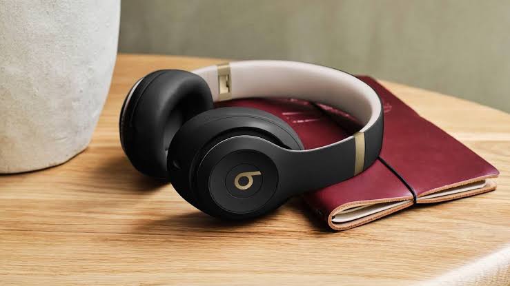 JBL Beats Studio 3 Wireless Headphones-Noise Cancelling Light weight headphones with active premium noise cancellation technology