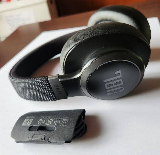 JBL Live660 Wireless Headphones-Noise Cancelling Light weight headphones with active premium noise cancellation technology