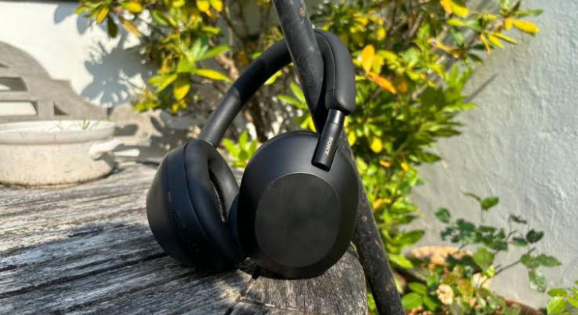 Sony WH-1000XM5 Wireless Headphones-Noise Cancelling Technology, Built in Mic , Bluetooth Enabled Overhead Headphones