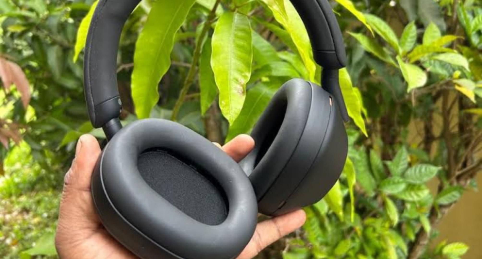 Sony WH-1000XM5 Wireless Headphones-Noise Cancelling Technology, Built in Mic , Bluetooth Enabled Overhead Headphones