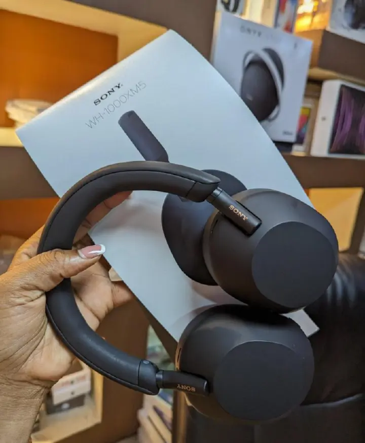 Sony WH-1000XM5 Wireless Headphones-Noise Cancelling Technology, Built in Mic , Bluetooth Enabled Overhead Headphones