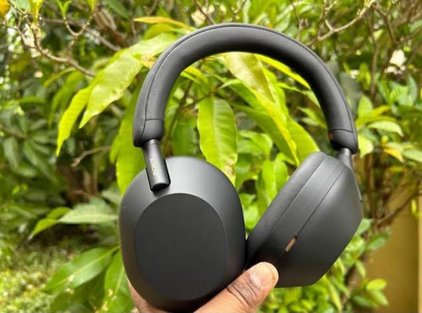 Sony WH-1000XM5 Wireless Headphones-Noise Cancelling Technology, Built in Mic , Bluetooth Enabled Overhead Headphones