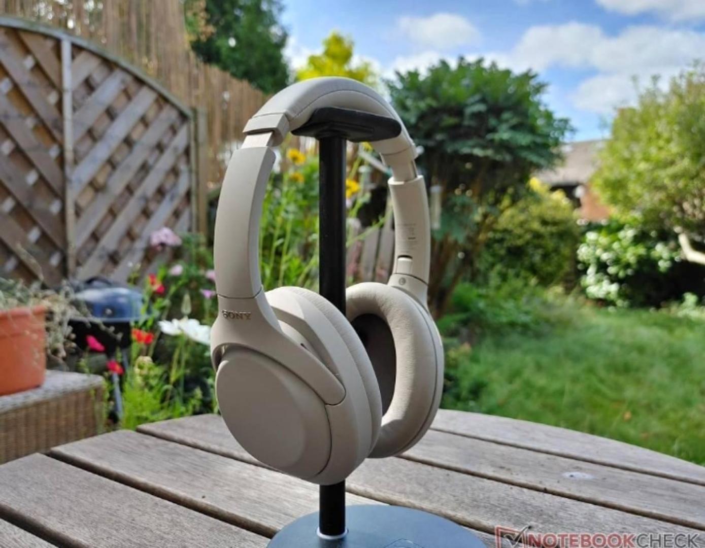 Bose Quite Comfort Wireless Headphones-Noise Cancelling, 5.4 Wireless Version, Powerful Bass, Overhead Headphones, Noise Reduction Technology, Built in Mic for Calls