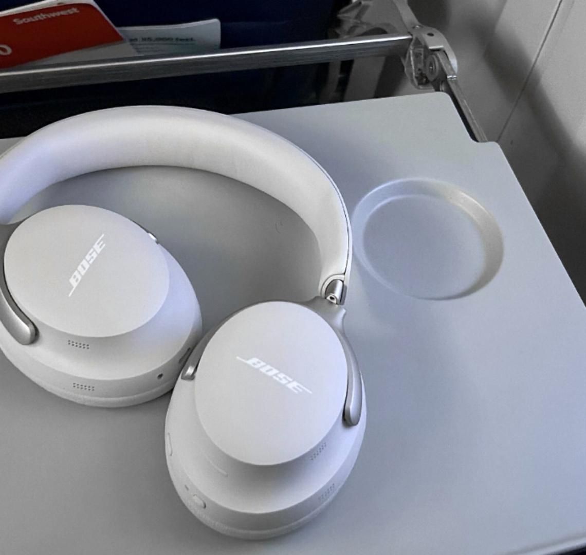 Bose Quite Comfort Wireless Headphones-Noise Cancelling, 5.4 Wireless Version, Powerful Bass, Overhead Headphones, Noise Reduction Technology, Built in Mic for Calls
