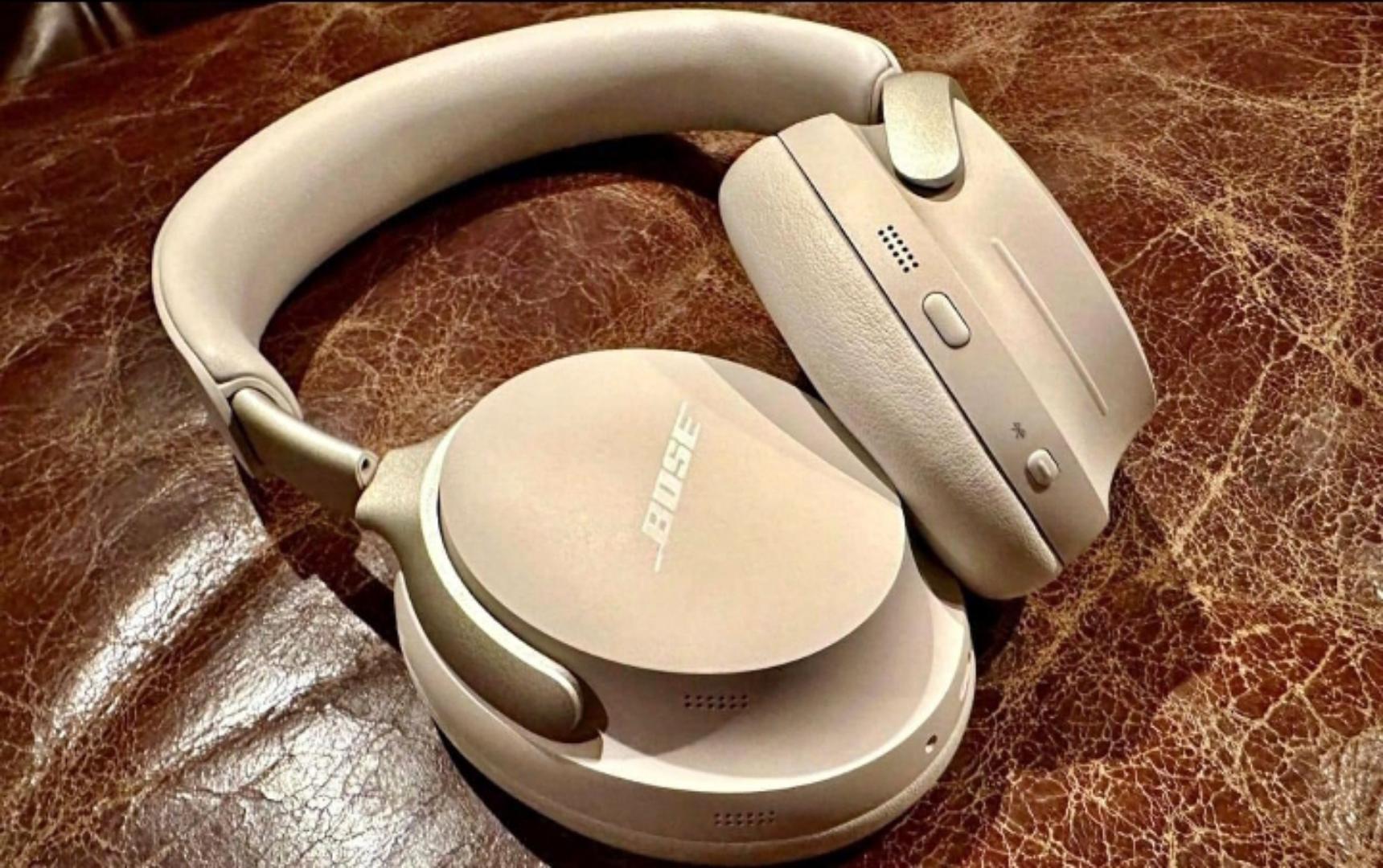 Bose Quite Comfort Wireless Headphones-Noise Cancelling, 5.4 Wireless Version, Powerful Bass, Overhead Headphones, Noise Reduction Technology, Built in Mic for Calls