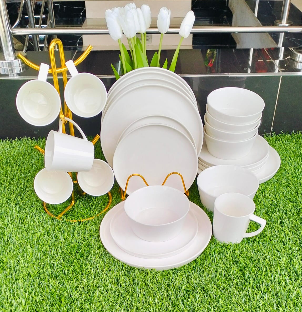 ‼️New arrivals‼️‼️
24 pcs all white dinner set.
~6  plates
~6 side plates
~6  bowls
~6  cups