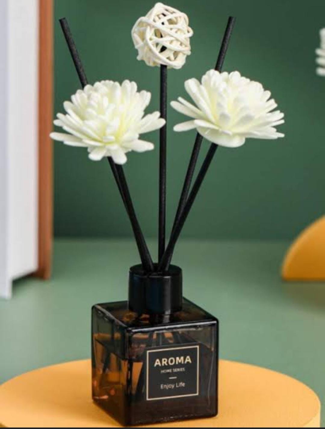Aromatherapy reed diffuser with a 50ml Fragrance Aromatherapy Glass Bottle Reed Diffuser Scent