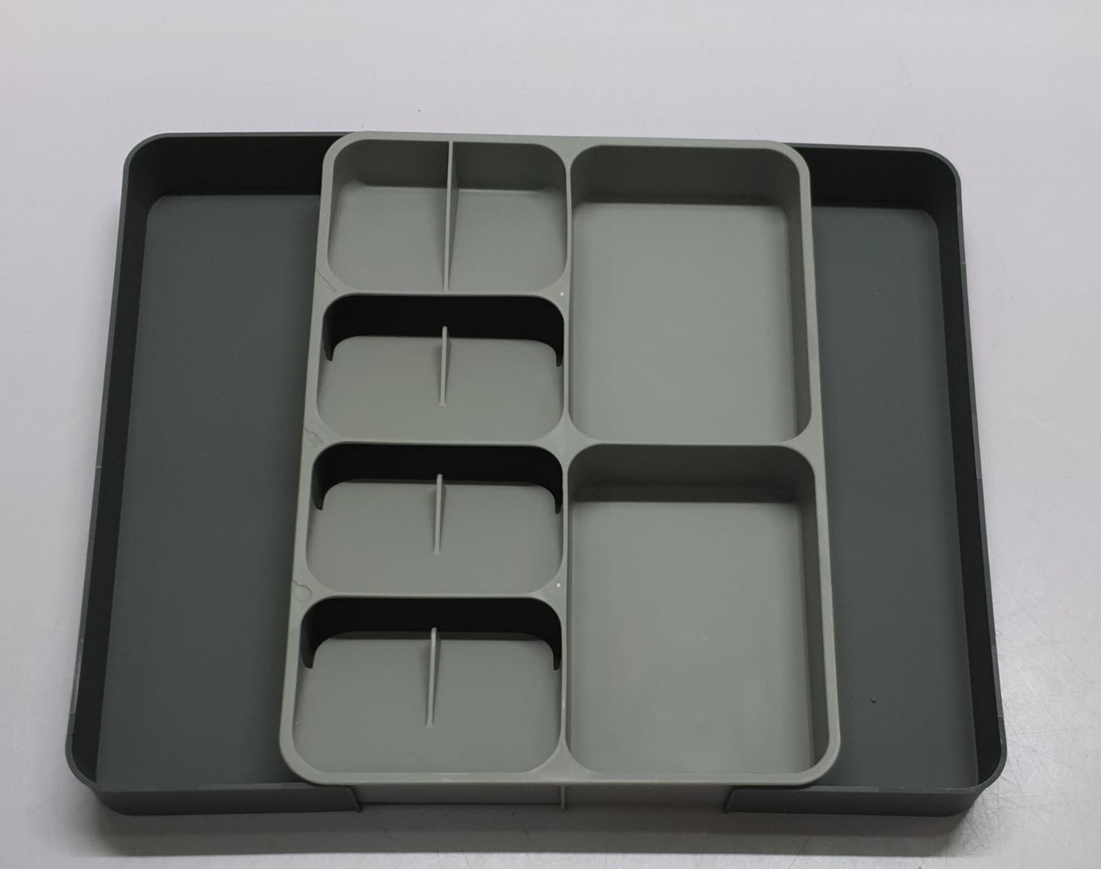DRAWER ORGANIZER TRAY, PLASTIC CUTLERY STORAGE FOR KITCHEN DRAWER, FLATWARE AND UTENSIL HOLDER DIVIDER FOR SPOONS FORKS KNIVES TABLEWARE, 5 COMPARTMENT,