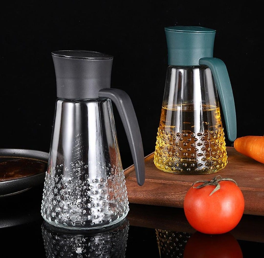 630 ml Oil Jar auto flip design, you can control the quantity of oil, vinegar soy sauce etc.. Great cook tool for saving oil, soy sauce, vinegar. Transparent body, allows you to identify the seasoning