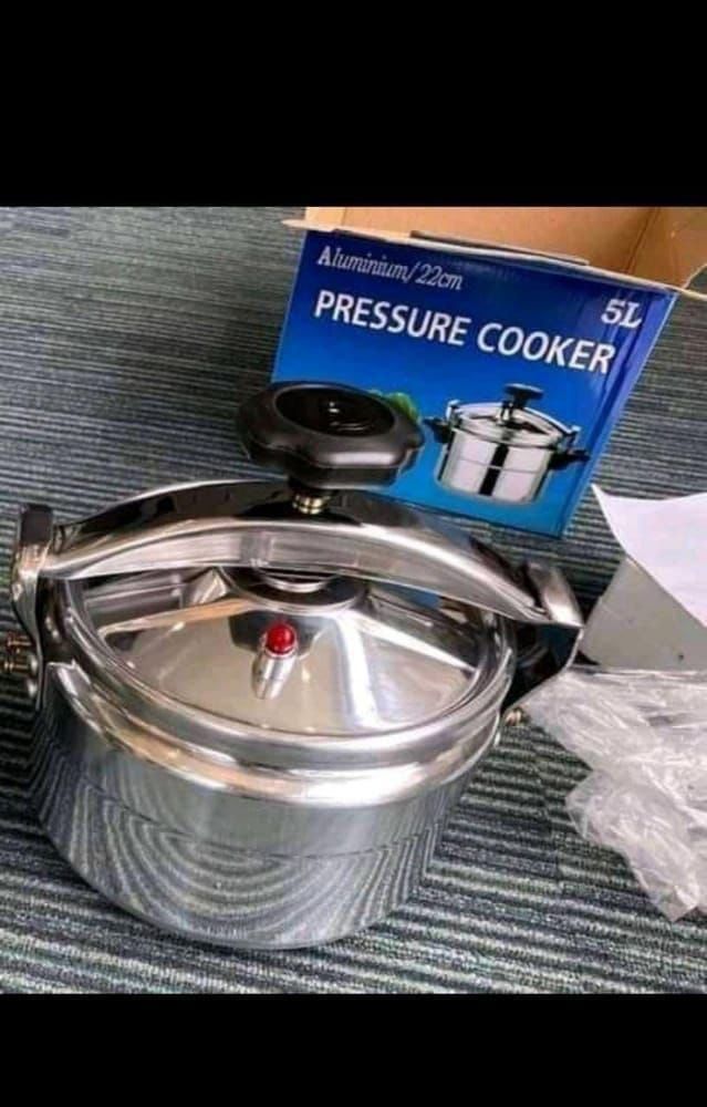 ALUMINUM PRESURE COOKER WITH SAFETY VALVES FOR RISK-FREE OPENING  RELEASE VALVE ALUMINUM CANNING POT COOKER POT STOVE TOP INSTANT FAST COOKING POT COMPATIBLE WITH GAS, ELECTRIC AND CERAMIC STOVE, PRES