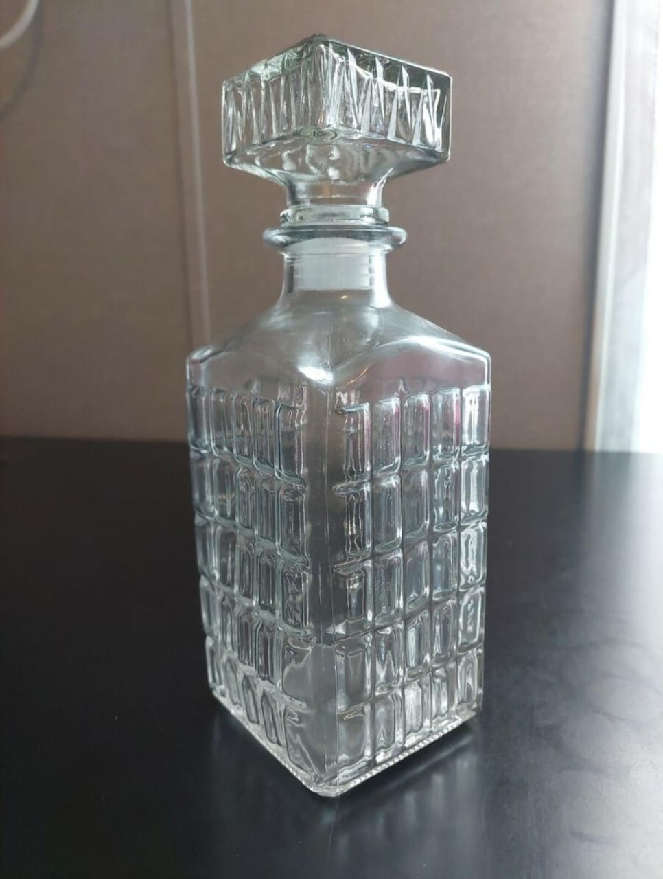 1L THICK GLASS WHISKY BOTTLE  WITH AIR TIGHT TOT CORK GLASS DECANTER WITH AIRTIGHT STOPPER, 1000ML LIQUOR DECANTER BOTTLE FOR ALCOHOL , WINE , SCOTCH , BRANDY OR BOURBON DECANTER , LEAD-FREE CRYSTAL