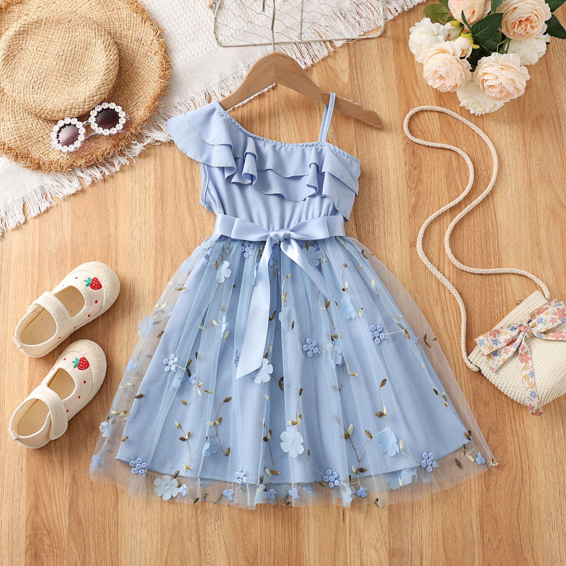 Girl's beautiful dress fashionable lotus leaf sloping shoulder suspender craft yarn dress cute dress for baby girls