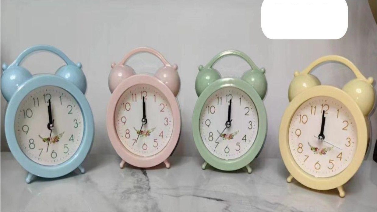 Analog Bedside Alarm Clock – Classic Round Clock with Silent Sweep, Easy-to-Read Numbers, Adjustable Alarm, Stylish Bedroom Design, Nighttime Visibility, Compact Size, Functional Decor for Kids, Adult