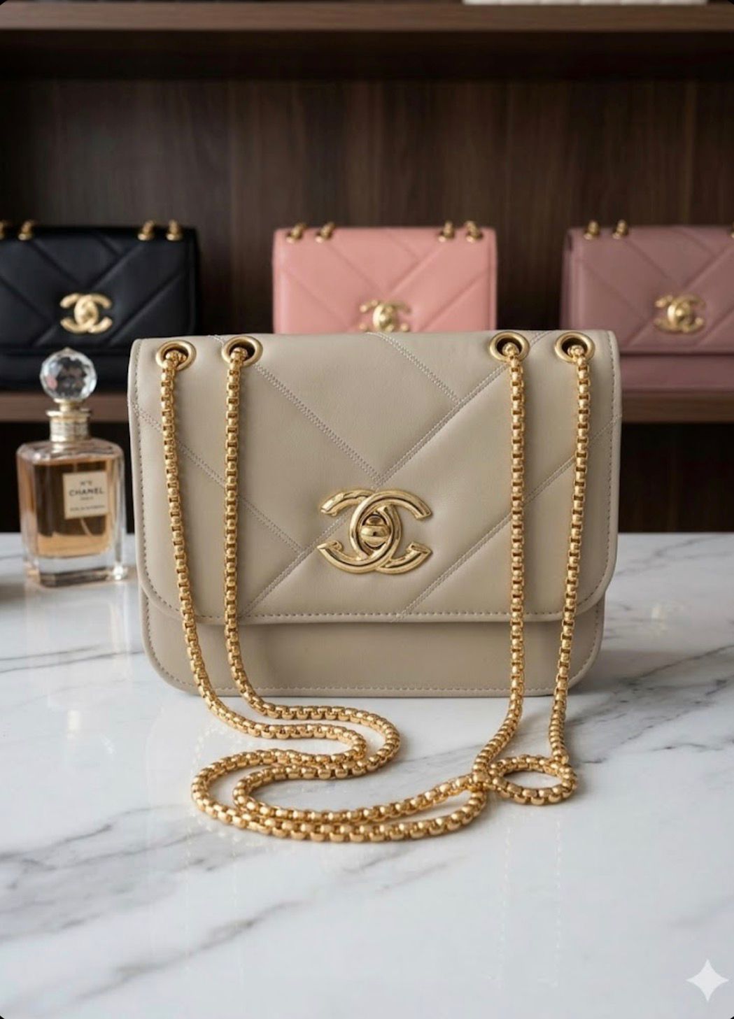 SHOULDER BAG| Luxury Quilted Leather Shoulder Bag – Elegant Chain Strap, Stylish quilted leather design for a luxurious look, Elegant gold-tone chain strap for versatile shoulder or crossbody wear.