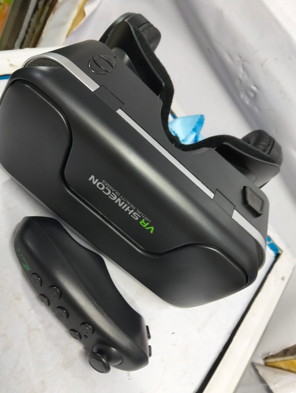 VR SHINECON High-Definition Virtual Reality Glasses with Wide Field of View, Customizable Fit, and Enhanced Audio for Superior VR Experiences