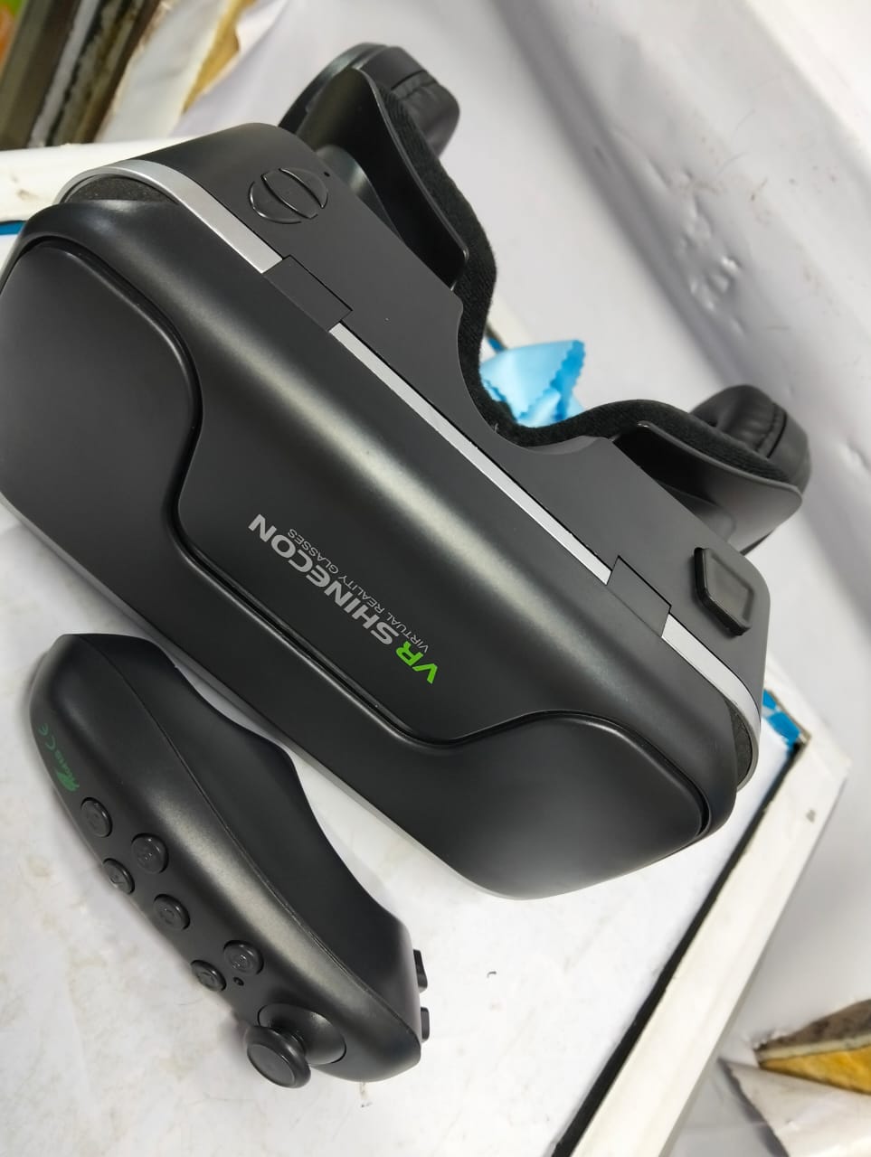 VR SHINECON High-Definition Virtual Reality Glasses with Wide Field of View, Customizable Fit, and Enhanced Audio for Superior VR Experiences