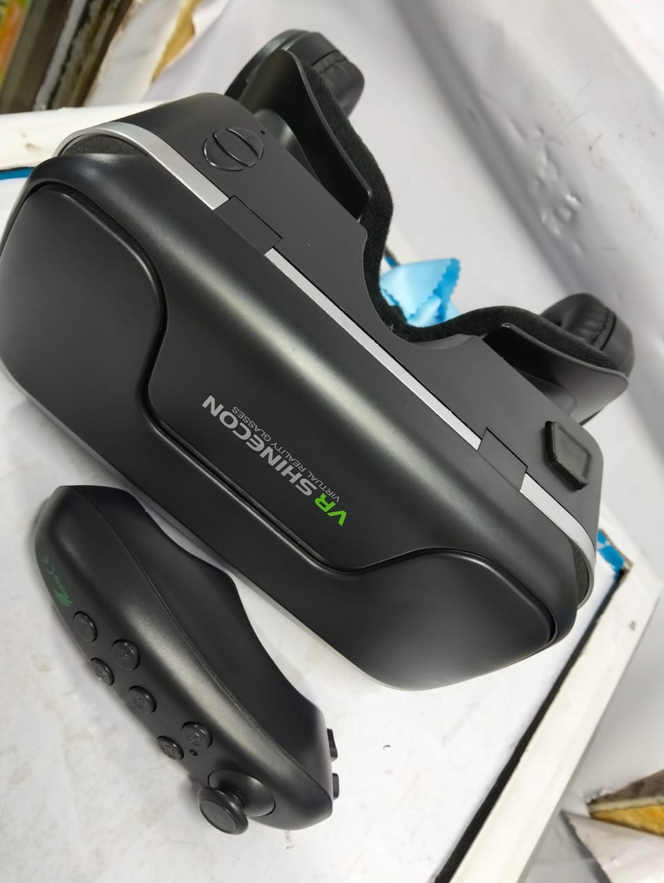 VR SHINECON High-Definition Virtual Reality Glasses with Wide Field of View, Customizable Fit, and Enhanced Audio for Superior VR Experiences