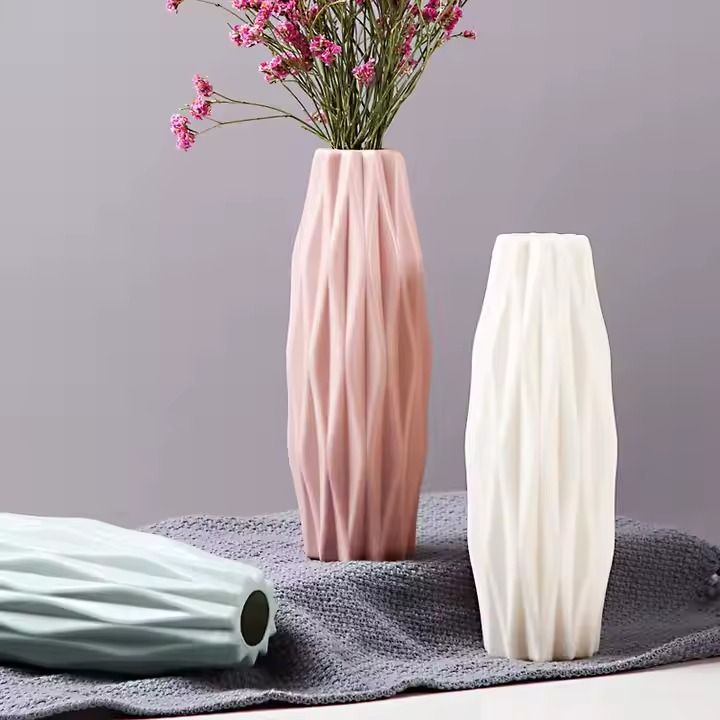 Nordic Table Matte Spiral Stripe Shape Plastic Vase for Living Room Vase Home Decoration