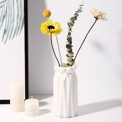 Nordic Table Matte Spiral Stripe Shape Plastic Vase for Living Room Vase Home Decoration
