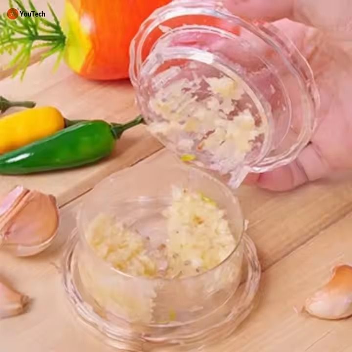Manual Garlic Twister Press Roll Crusher Chopper