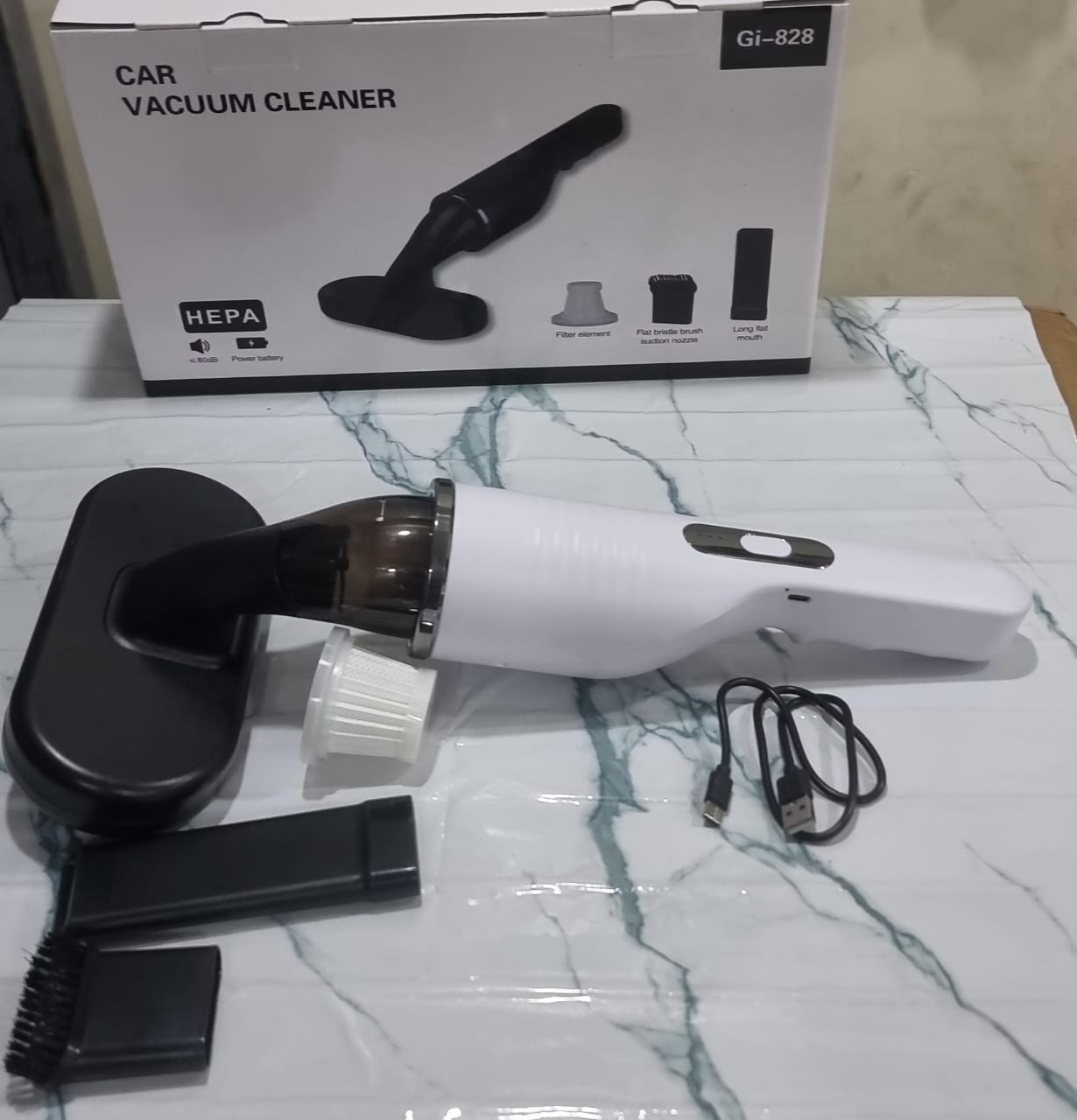 High pressure (9000Pa) Gi-828 car vacuum cleaner dust and mite remover with 3 nozzle options