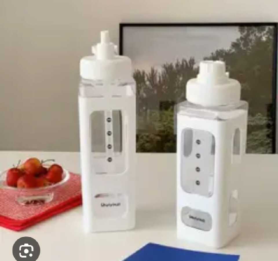 Shuyinzi Classic Water White Square  bottlel  Stay hydrated and motivated through the Day with Water or Juice Bottle
