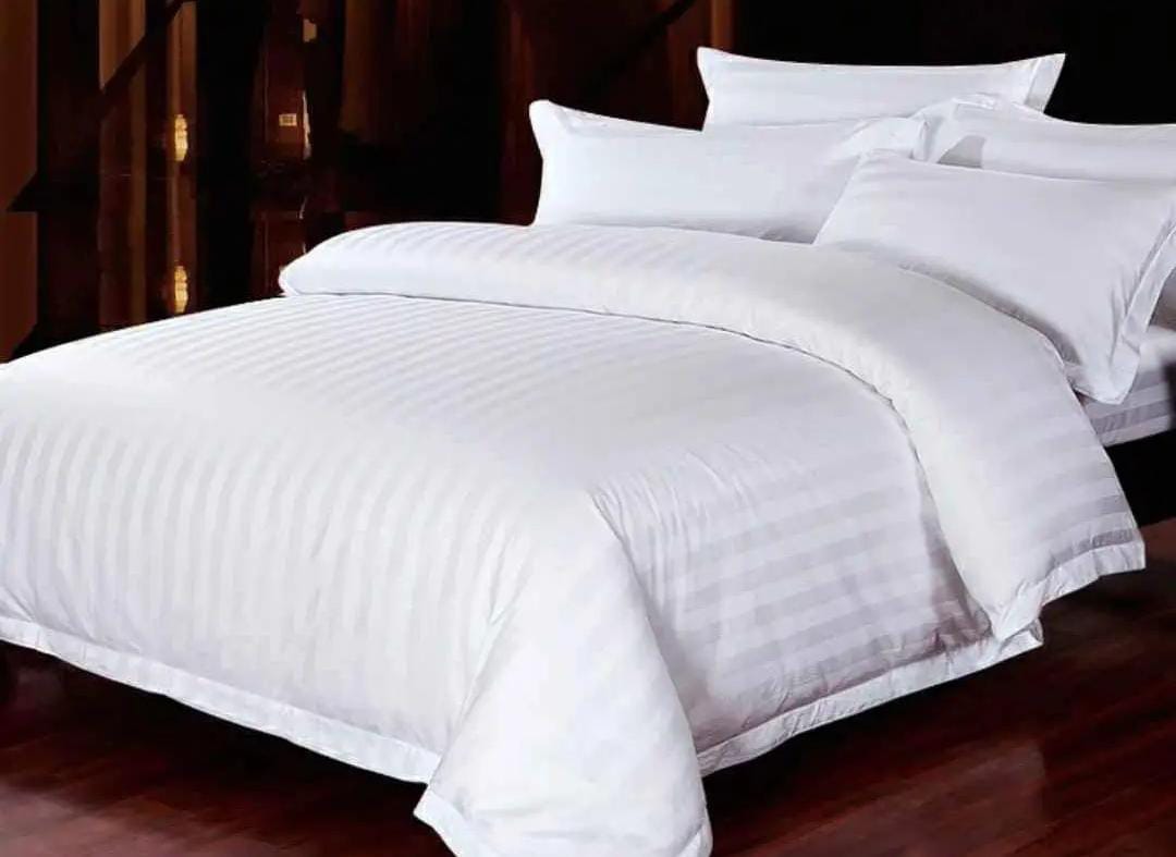 6pcs of King Size 7*8 White Cotton Stripped Duvet Cover Set comes as 1pc of Duvet Cover, 1pc of Bedsheet and 2pcs of Pillow Cases Bedding Set 

▪️1 pc duvet cover 
▪️1 pc bedsheet 
🔹4pcs pillow cases