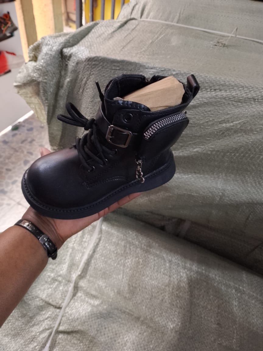 Latest Girls High Quality fashionable Kids boot🔥🔥🔥🔥
Very cute and classic ✨✨