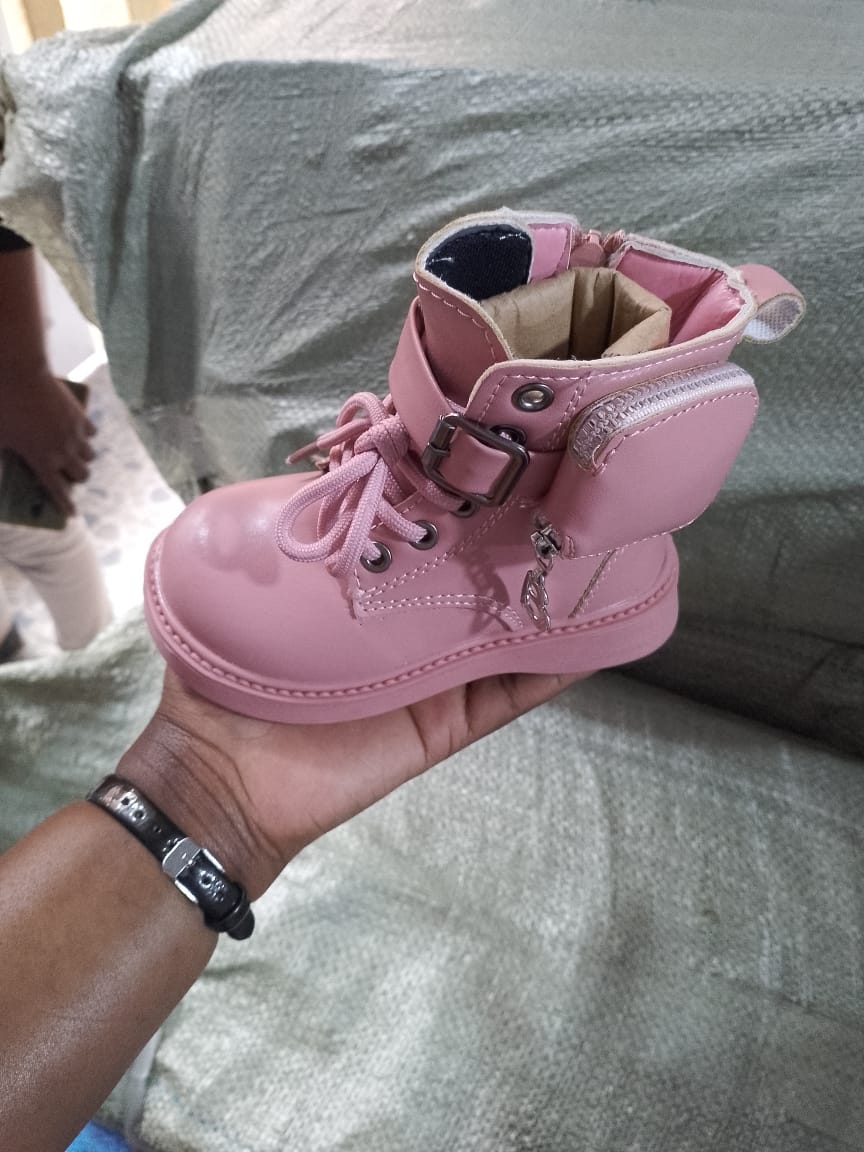 Latest Girls High Quality fashionable Kids boot🔥🔥🔥🔥
Very cute and classic ✨✨