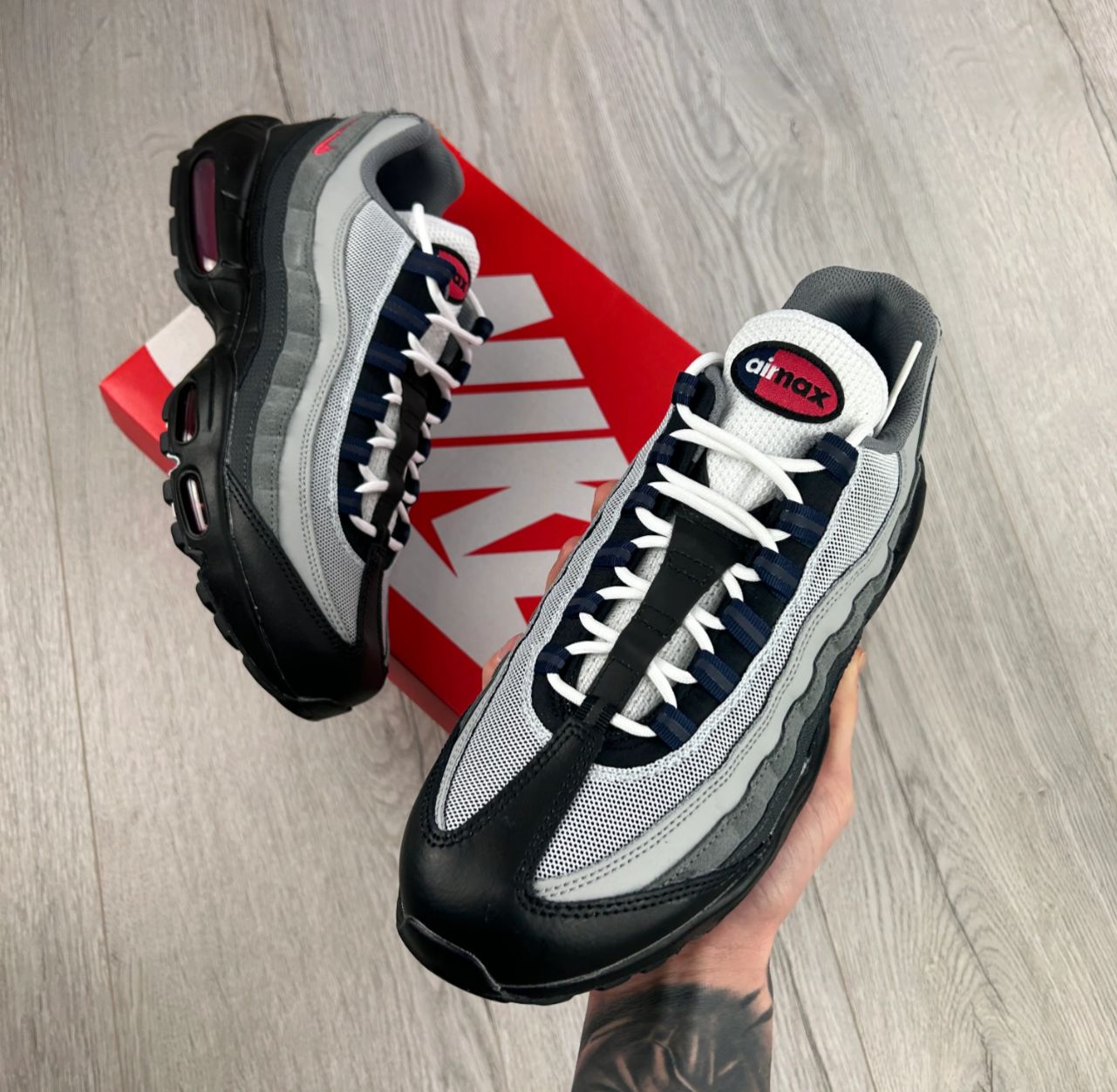 Latest 🔥Original Niike Air Max 95  black red Quality 🔥 cute and demure ✴️breathable  Unisex Sneakers🔥🔥
