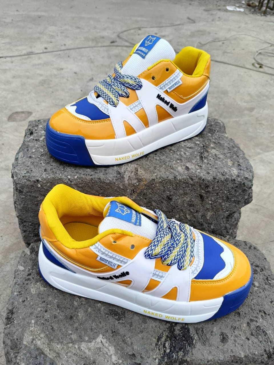 ⚡NAKED WOLF 🐺LATEST/ORIGINAL/🔥🔥 High quality naked WOLF ⚡L breatherble sneakers Multicoloured fashioned UNISEX ladies mens and kids fashioned classic sneakersshoes🔥all colours available very 🔥🔥