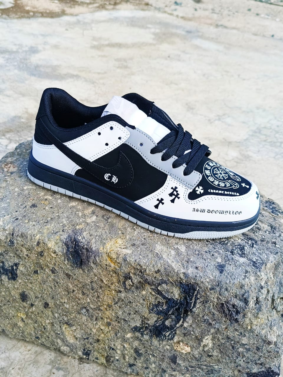 DECEMBER OFFER (CHRISTMAS), ⚡High quality fashioned sneakers UNISEX breathable sneakers 🔥❤️‍🔥 very cute looking 🥰