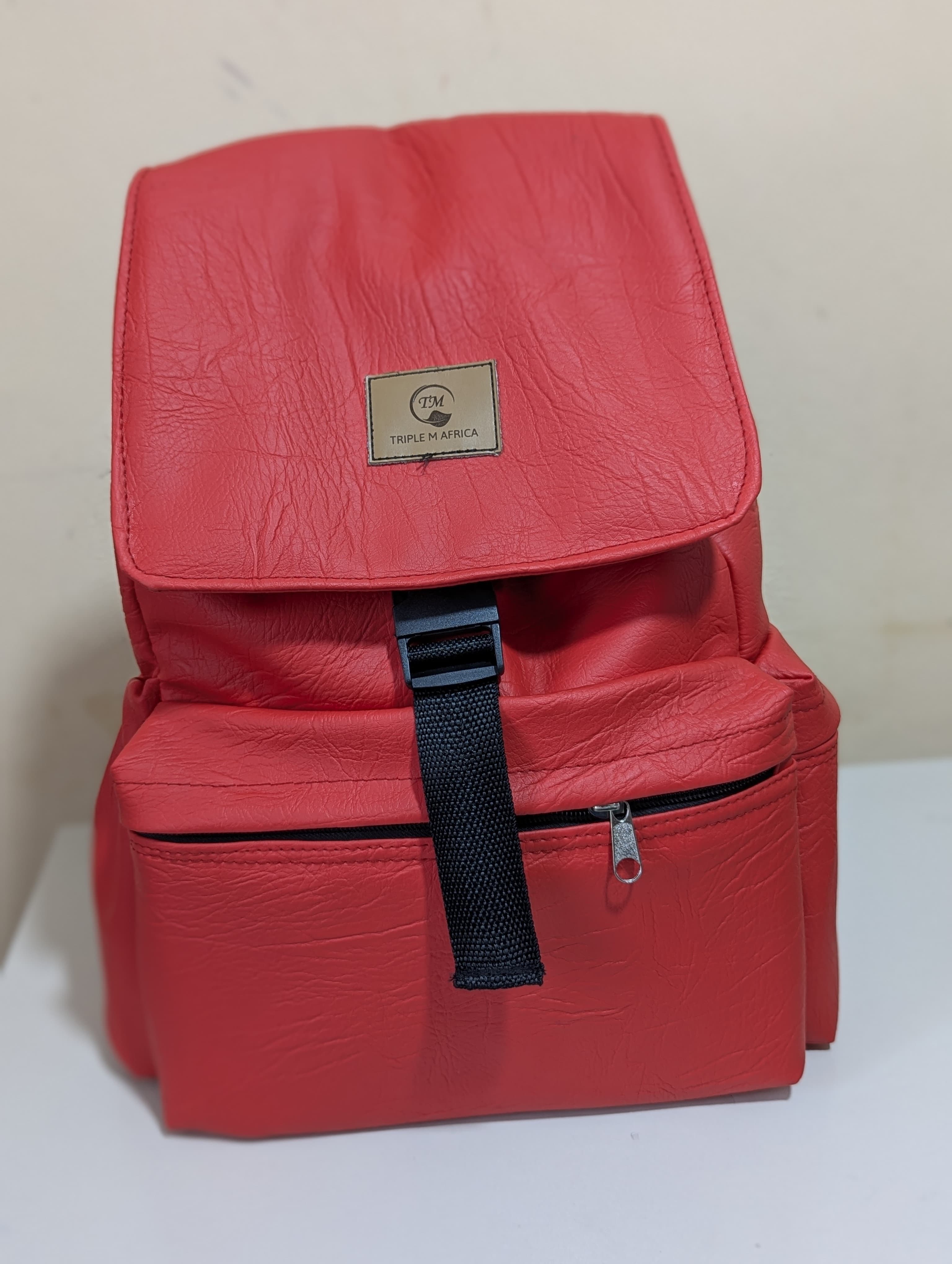 ⚡ MONKEY BACKPACK ⚡NEW ARRIVAL  High quality  classic UNISEX back pack 😍🌞backpack with a laptop compartment and side water bottle, very cute and classic, all colours eg, black , green,red, brown,etc