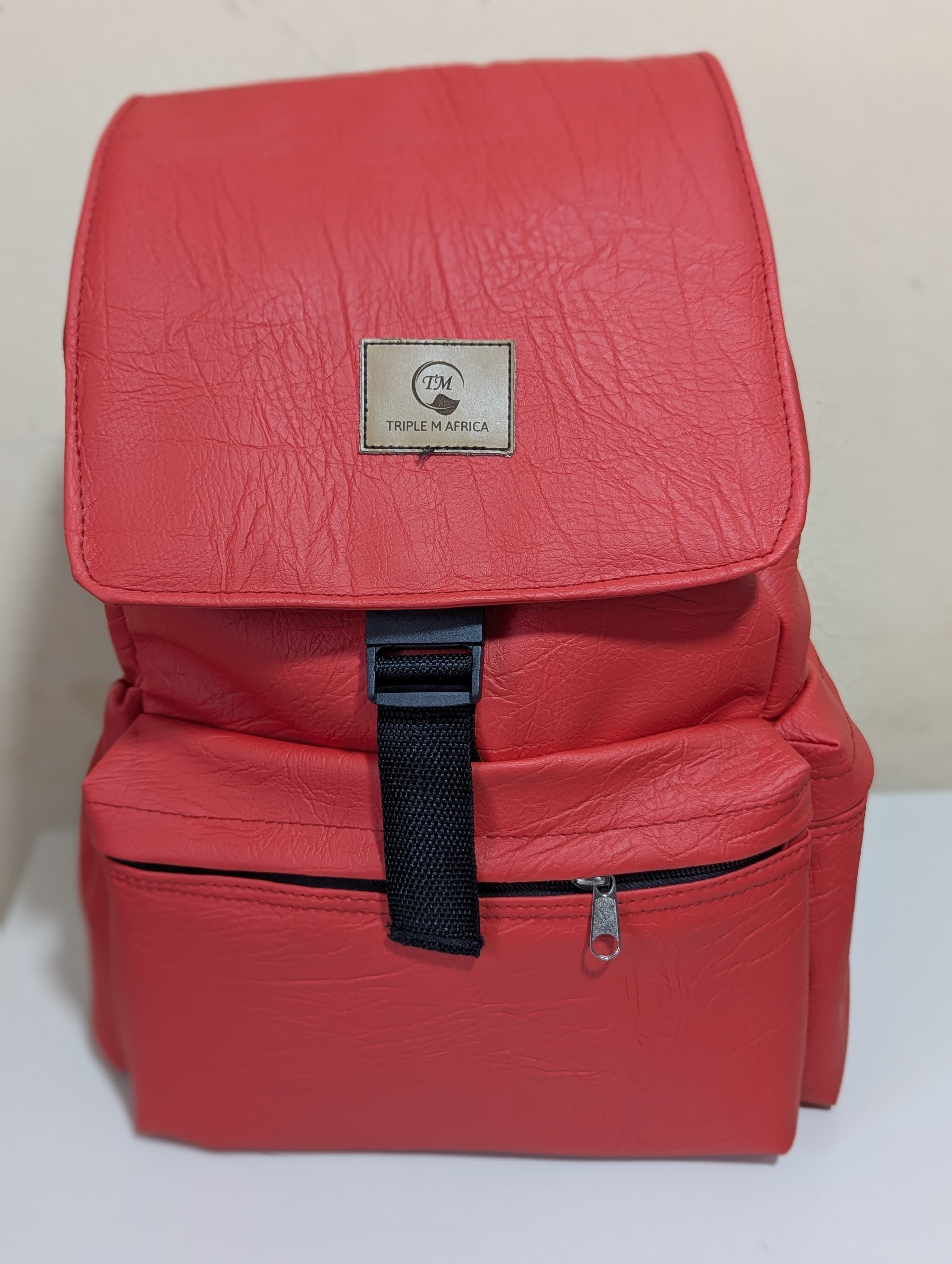 ⚡ MONKEY BACKPACK ⚡NEW ARRIVAL  High quality  classic UNISEX back pack 😍🌞backpack with a laptop compartment and side water bottle, very cute and classic, all colours eg, black , green,red, brown,etc