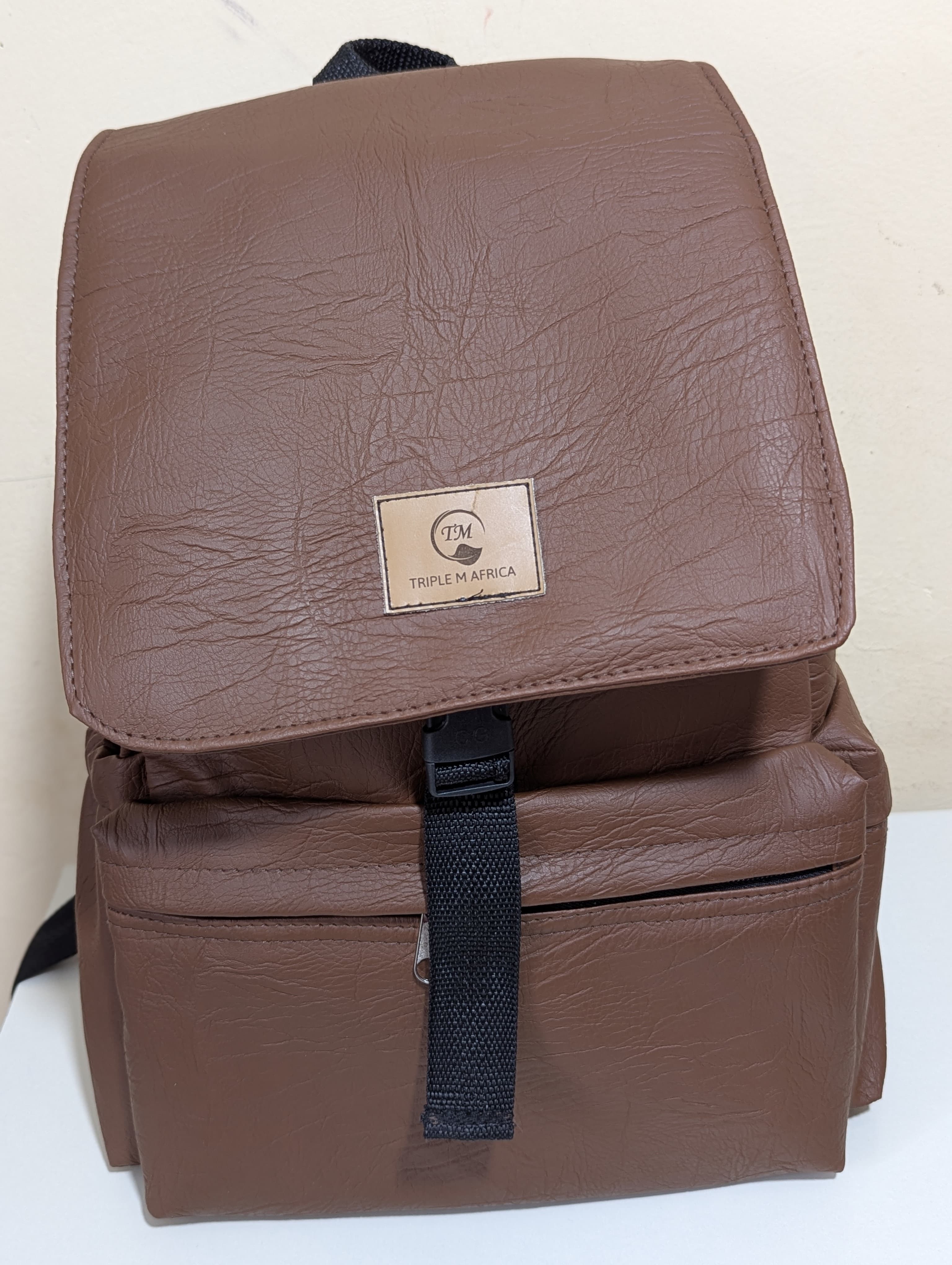 ⚡ MONKEY BACKPACK ⚡NEW ARRIVAL  High quality  classic UNISEX back pack 😍🌞backpack with a laptop compartment and side water bottle, very cute and classic, all colours eg, black , green,red, brown,etc