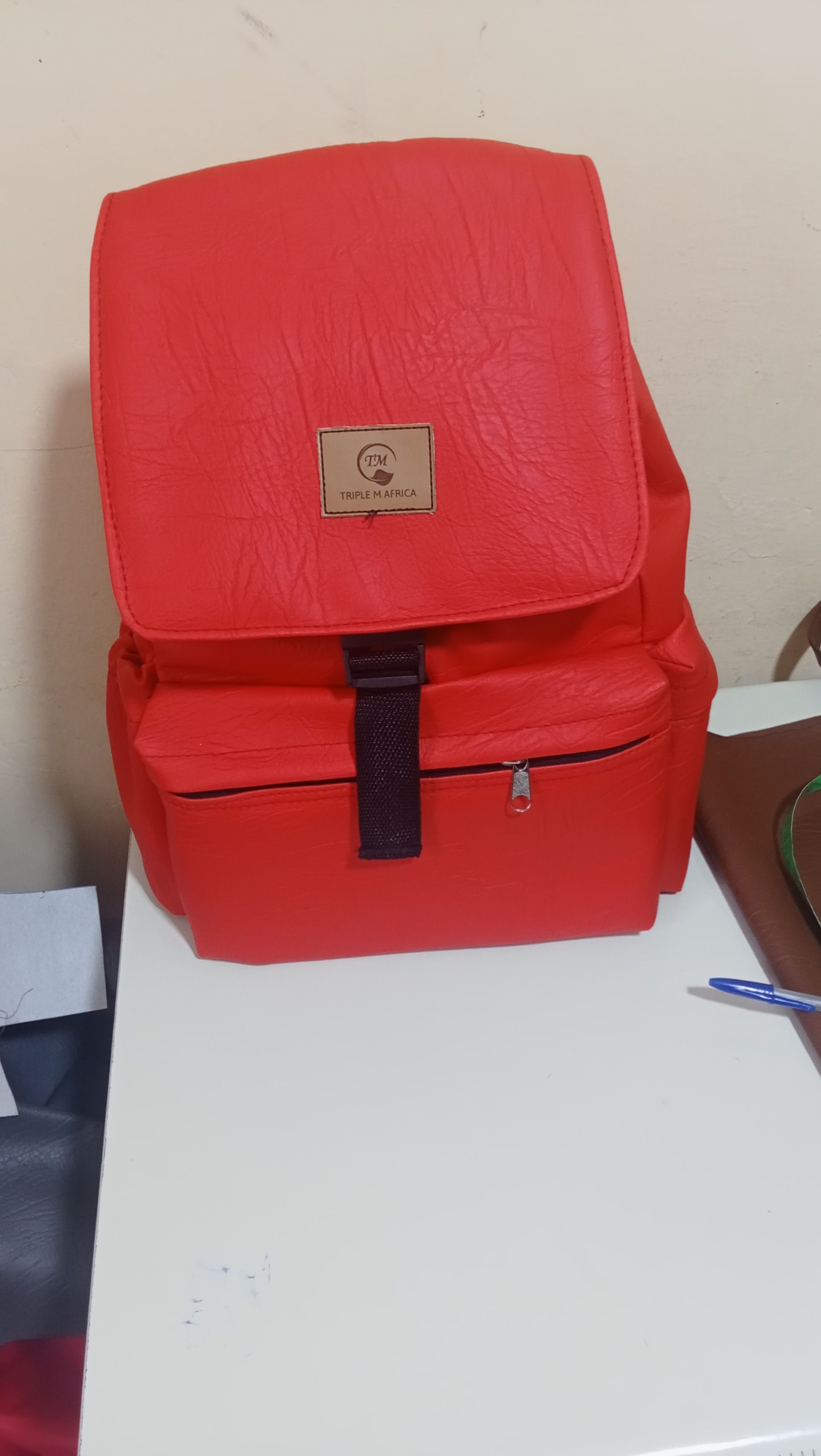 ⚡ MONKEY BACKPACK ⚡NEW ARRIVAL  High quality  classic UNISEX back pack 😍🌞backpack with a laptop compartment and side water bottle, very cute and classic, all colours eg, black , green,red, brown,etc