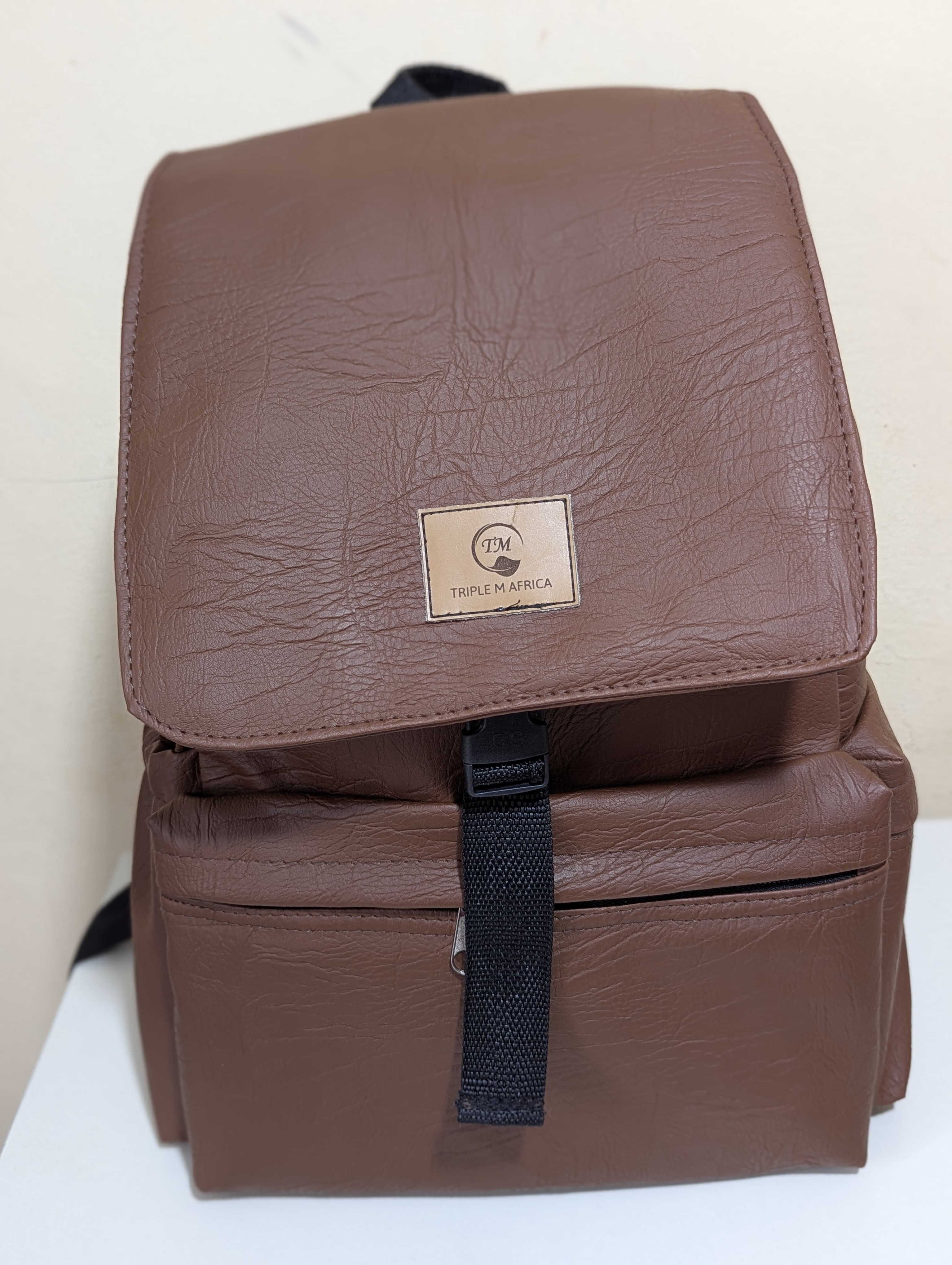 ⚡ MONKEY BACKPACK ⚡NEW ARRIVAL  High quality  classic UNISEX back pack 😍🌞backpack with a laptop compartment and side water bottle, very cute and classic, all colours eg, black , green,red, brown,etc