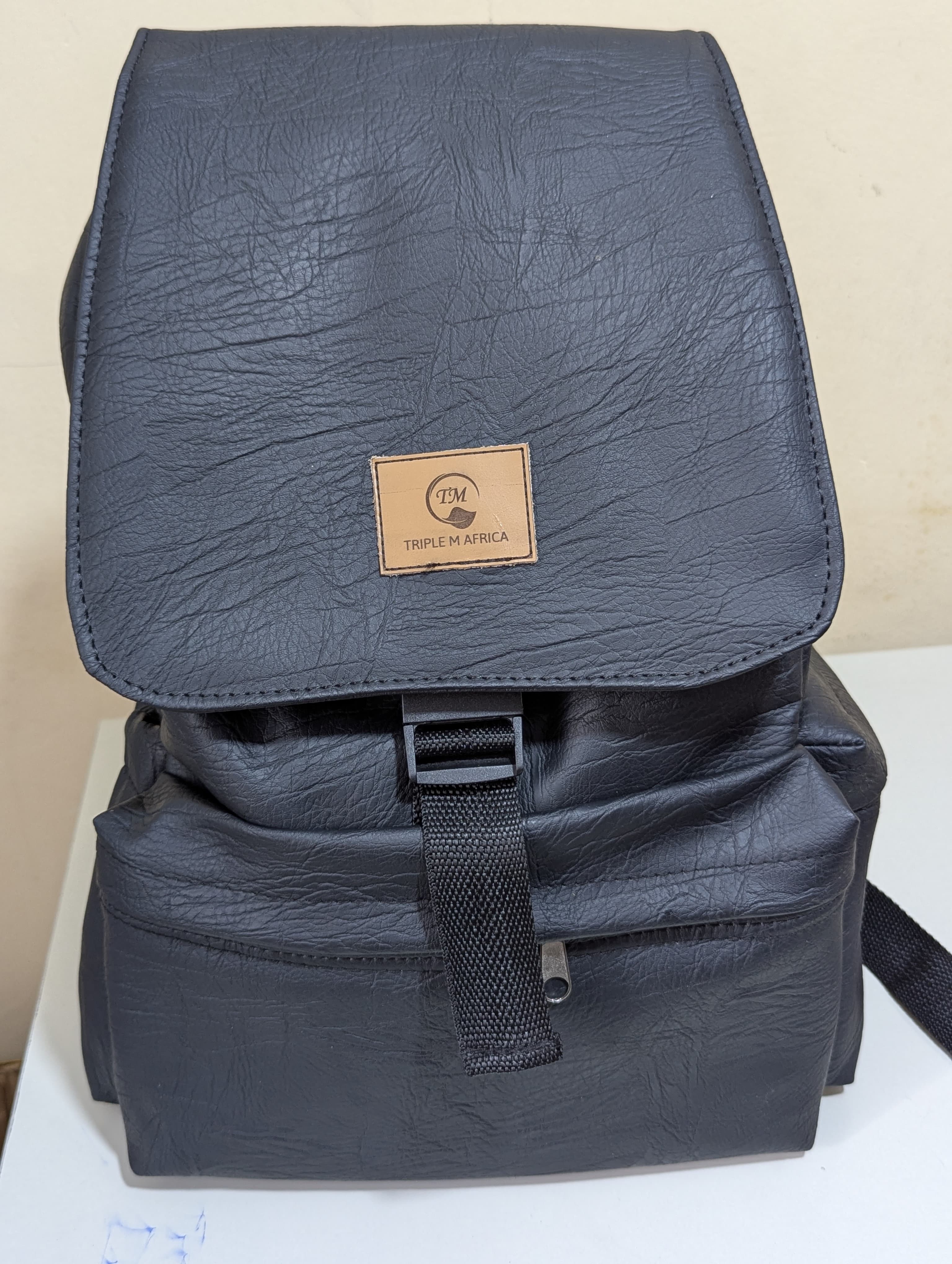 ⚡ MONKEY BACKPACK ⚡NEW ARRIVAL  High quality  classic UNISEX back pack 😍🌞backpack with a laptop compartment and side water bottle, very cute and classic, all colours eg, black , green,red, brown,etc