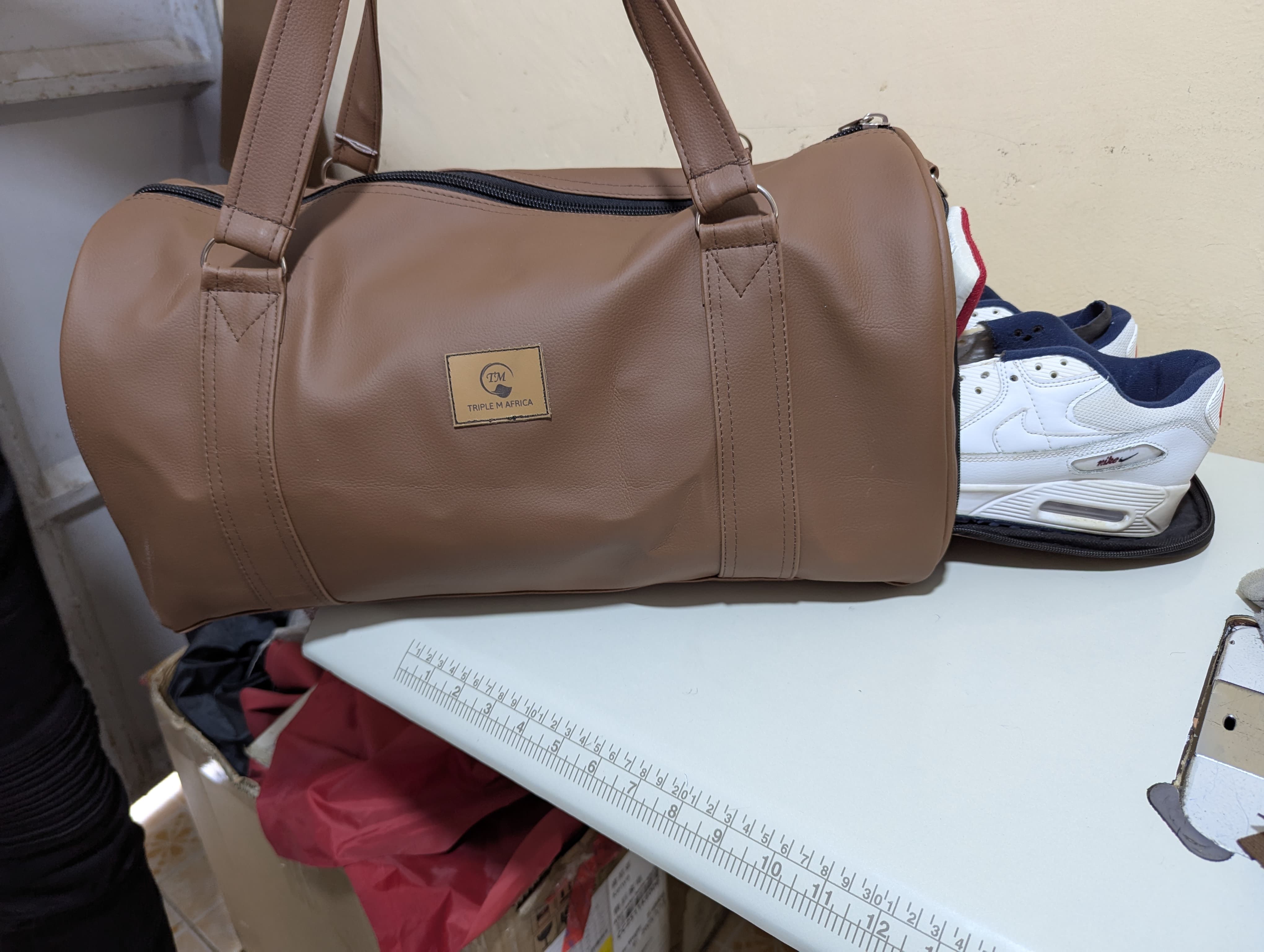 TRAVEL BAG ⚡Water proof leather travel bag with a shoe pocket special only for a pair of shoe⚡and a laptop compart pocket inside , Easy to carry either by hand or shoulder an also at backside😍😍