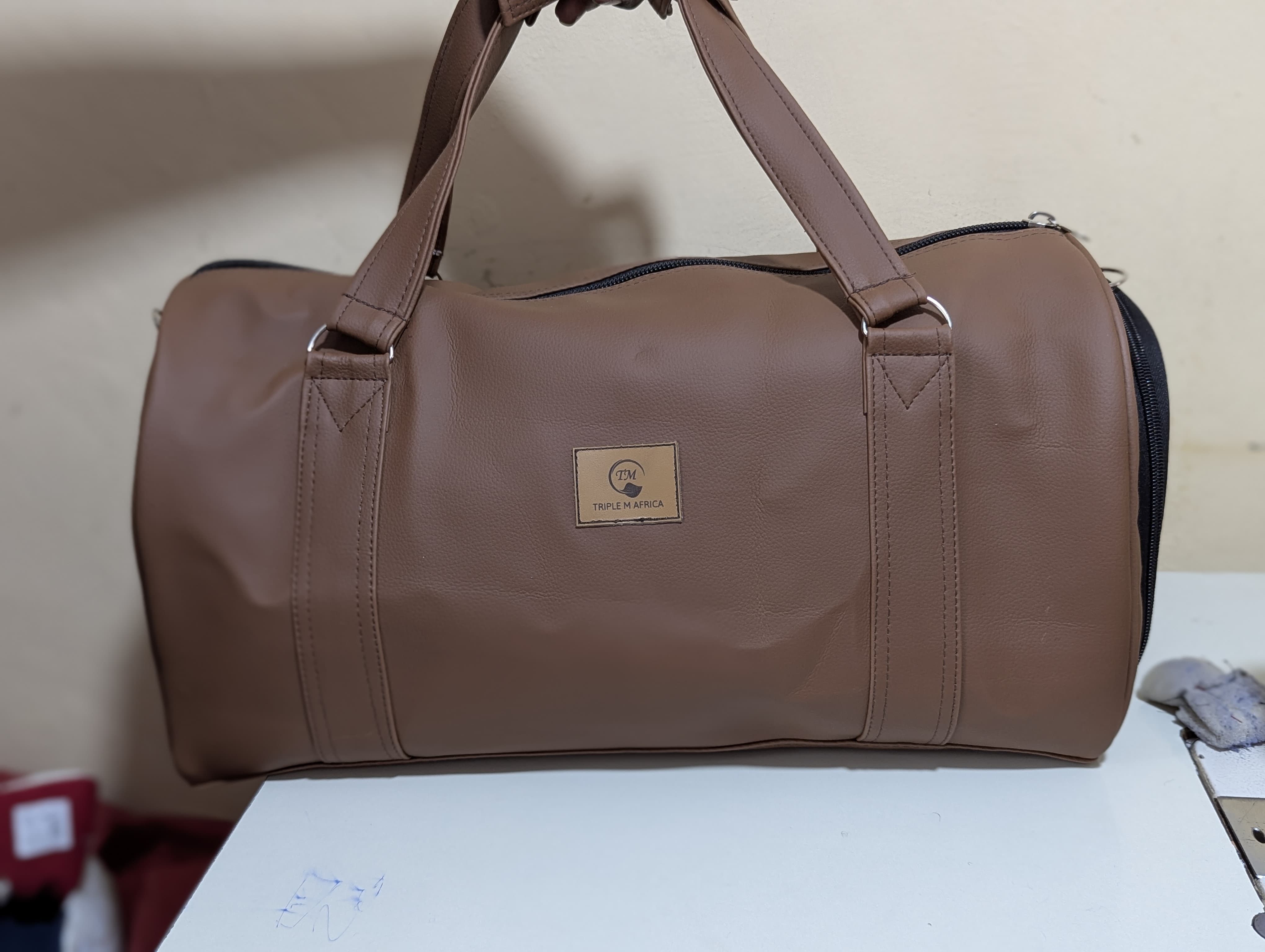 TRAVEL BAG ⚡Water proof leather travel bag with a shoe pocket special only for a pair of shoe⚡and a laptop compart pocket inside , Easy to carry either by hand or shoulder an also at backside😍😍