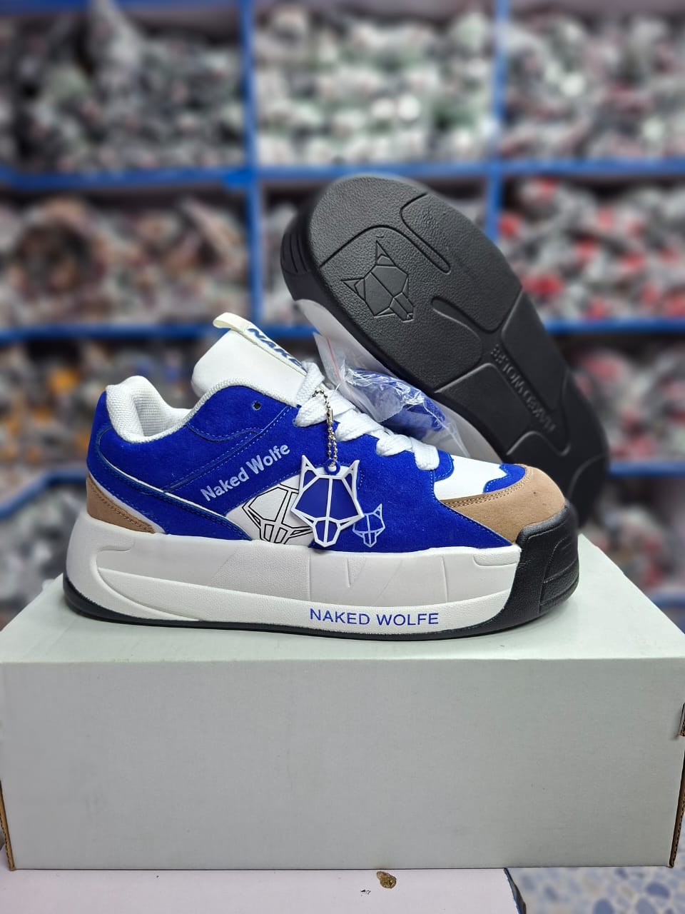 ⚡NAKED WOLF 🐺LATEST/ORIGINAL/🔥🔥 High quality naked WOLF ⚡L breatherble sneakers Multicoloured fashioned UNISEX ladies mens and kids fashioned classic sneakersshoes🔥all colours available very 🔥🔥
