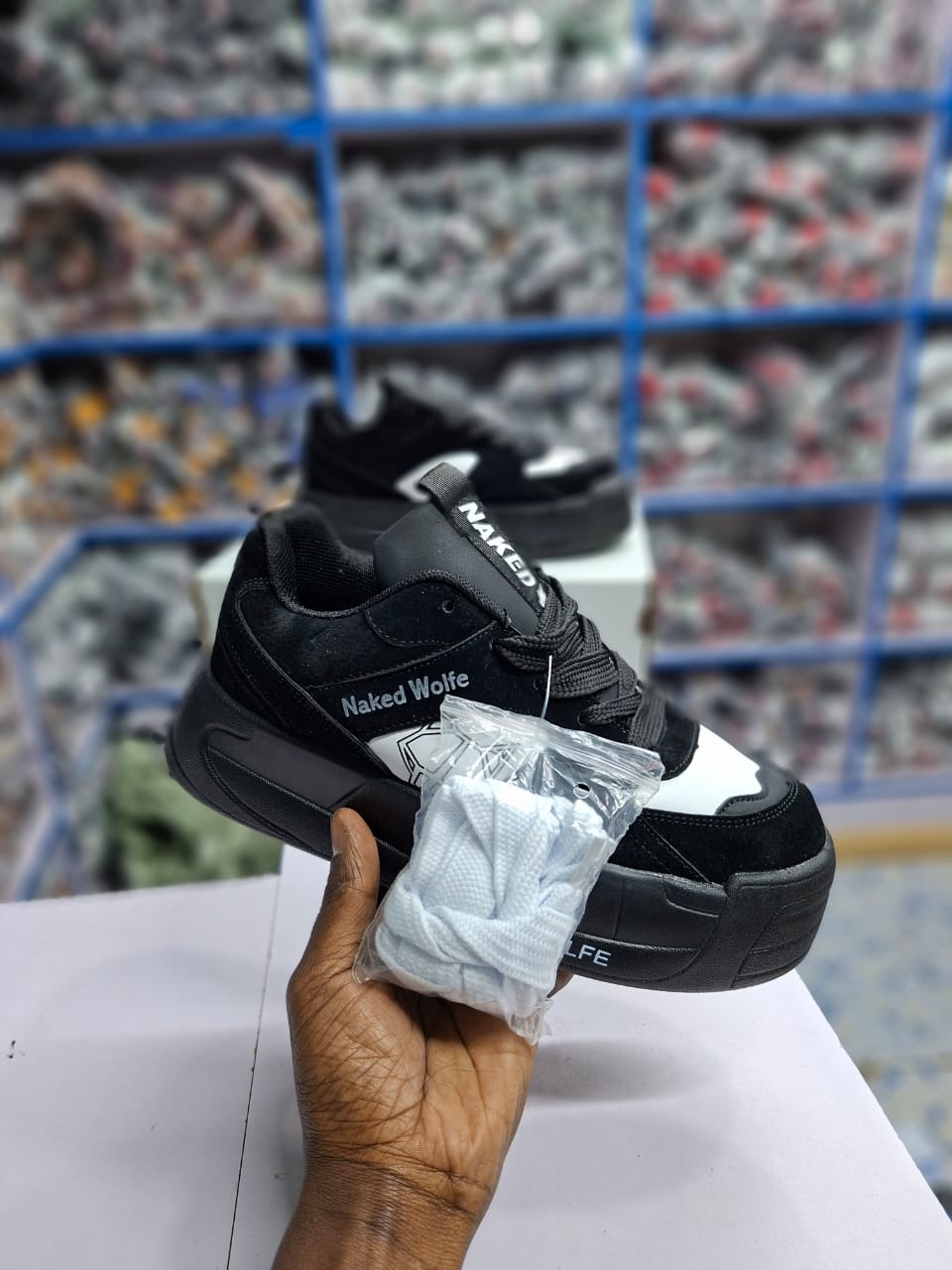 ⚡NAKED WOLF 🐺LATEST/ORIGINAL/🔥🔥 High quality naked WOLF ⚡L breatherble sneakers Multicoloured fashioned UNISEX ladies mens and kids fashioned classic sneakersshoes🔥all colours available very 🔥🔥