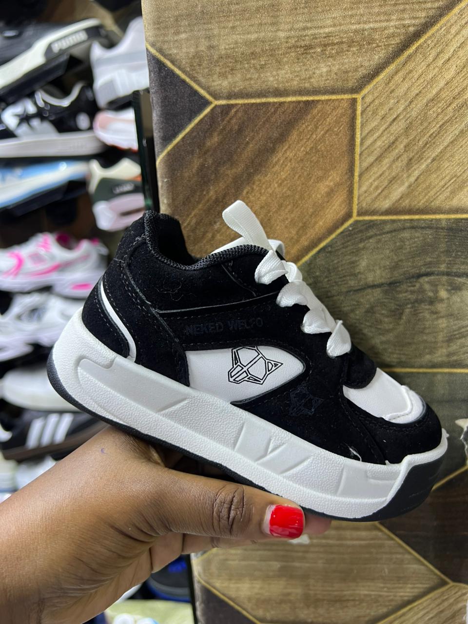⚡NEW ARRIVAL NAKED WOLFE💯LATEST NAKED WOLF🥰🥰 KIDS/BABIES SNEAKERS⚡ available for unisex babies 🔥new classic and fashioned kid's sneakers shoes all colors and sizes available step up in style 💯🥰
