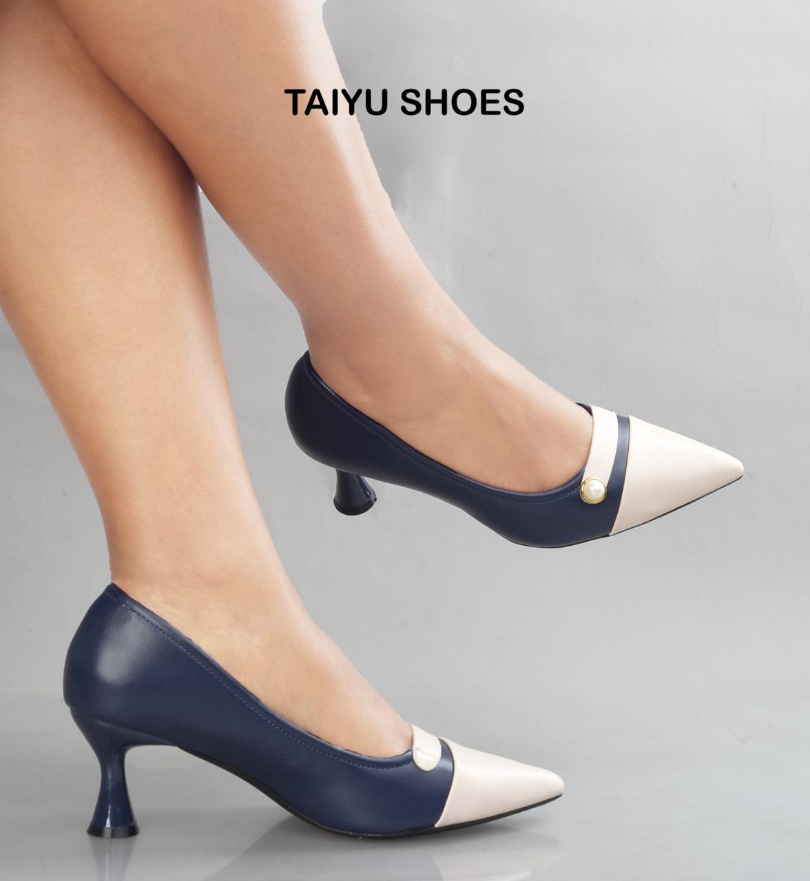 ⚡TAIYU ORIGINAL❤‍🔥HIGH QUALITY classic Taiyu women heels .low heel taiyu shoe very cute exactry as in picture.The best women/ladies heels in town .clearance black friday offer pick yours matching ❤‍❤