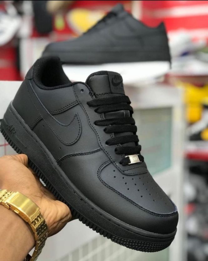 AIRFORCE WHITE/BLACK ❤️‍🔥HIGH Quality air force  MAZIWA  🔥SPECIAL OFFER in this orianated airforce white and black .the real leather shoe with limited edition❤️‍🔥very cute looking 😍❤️&EASY CLEAN