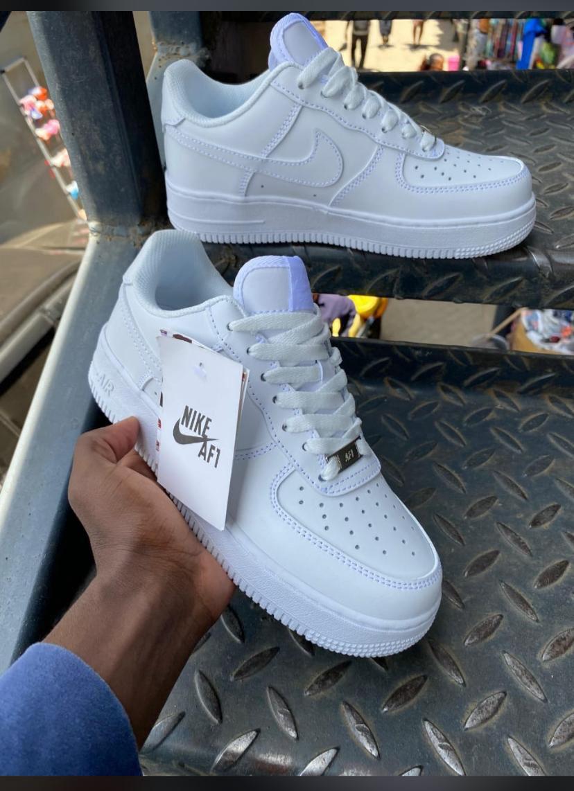 AIRFORCE WHITE/BLACK ❤️‍🔥HIGH Quality air force  MAZIWA  🔥SPECIAL OFFER in this orianated airforce white and black .the real leather shoe with limited edition❤️‍🔥very cute looking 😍❤️&EASY CLEAN