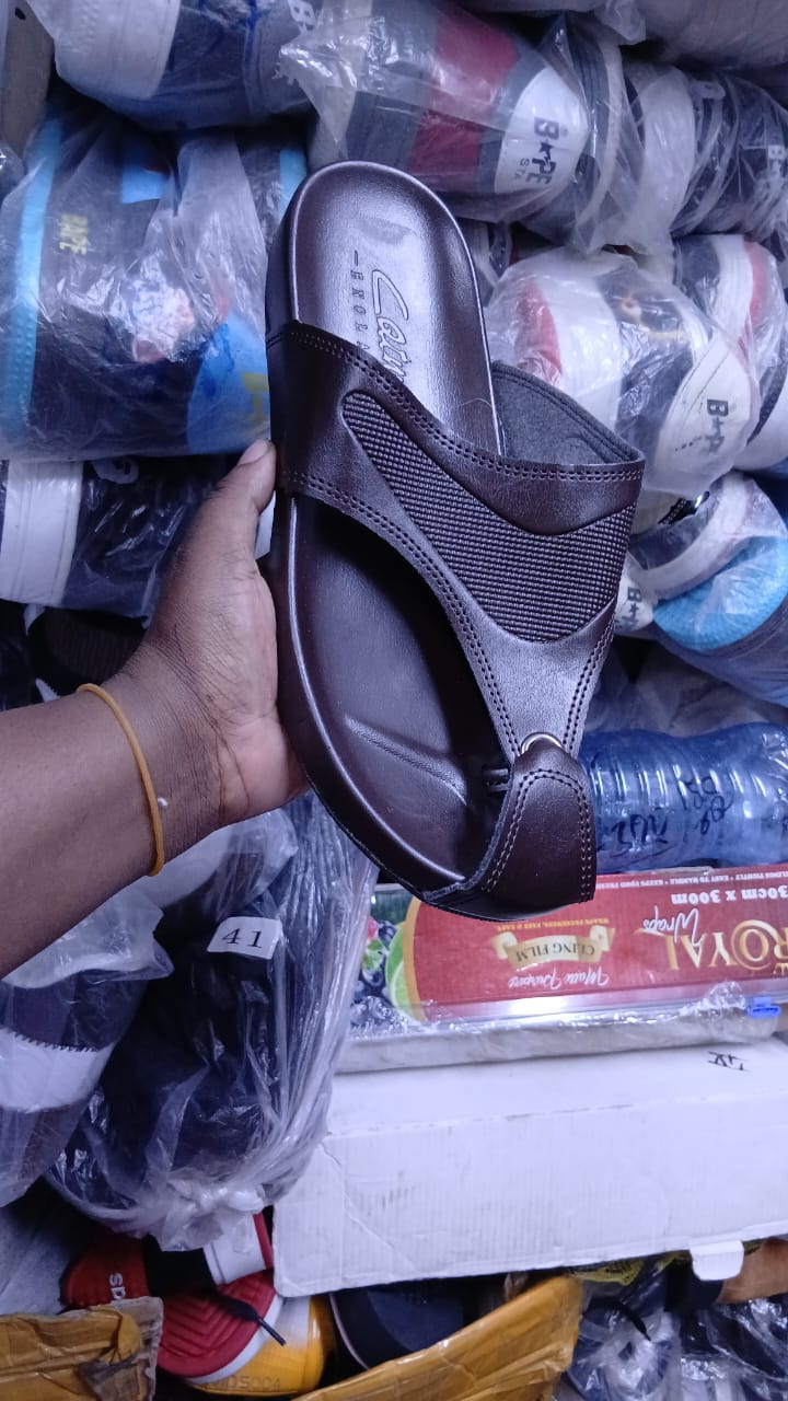 ⚡ORIGINAL/LATEST/RUBBER SOLE /SLIDES IN TOWN 💥 HIGH Quality new arrival ⚡slides opens shoes,. Mens flats poen shoes💥slides mens slipers💥mens fashioned classic slipers unisex💥very cute looking⚡