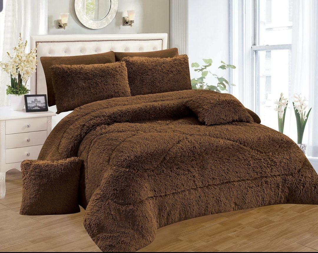 6 Pcs Quality Affordable Fluffy Duvet Set, Velvet plush Fluffy Duvet Set (1 Pc Fluffy 6*7 Duvet,1 Pc Bedsheet,2Pcs Pillow Cases,2 Pcs Throw Pillow Cover)