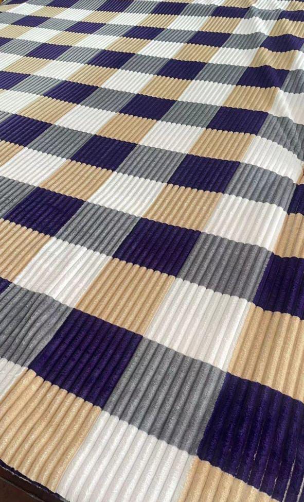 High Quality Velvet Fleece Throw Blanket for Couch – Soft and Warm Decorative Fuzzy Blanket – Cozy, Fluffy, Plush Lightweight Throw Blankets for Bed, Sofa, Size 6*6